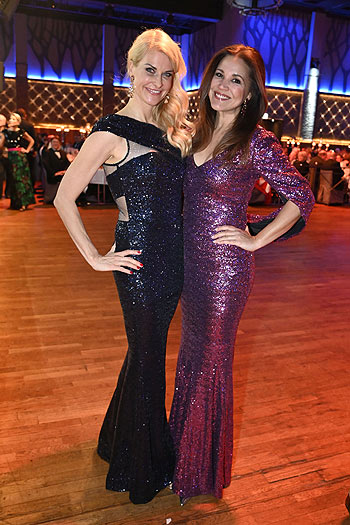 Natascha Grün, Karen Webb beim 15. Schwarz-Weiss Ball "Münchner Gschichten" im Paulaner am Nockherberg in München, 13. Januar 2024 ©Fotos: Petra Schönberger